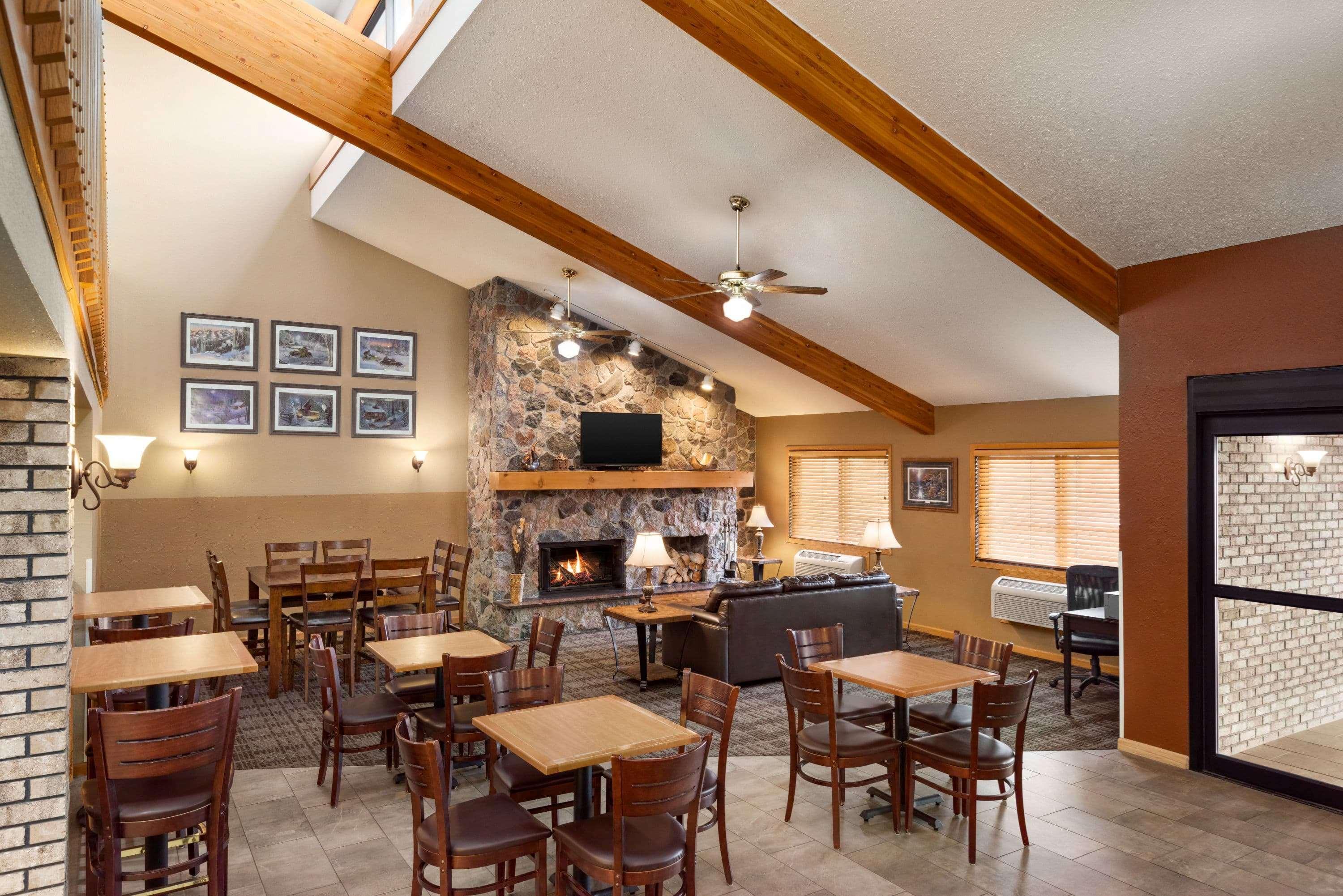 Americinn By Wyndham Detroit Lakes Bagian luar foto