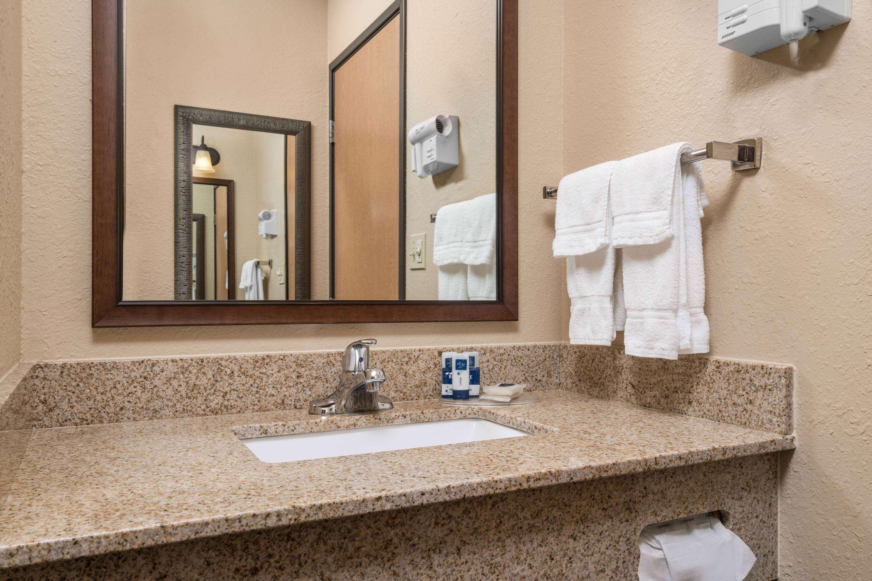 Americinn By Wyndham Detroit Lakes Bagian luar foto